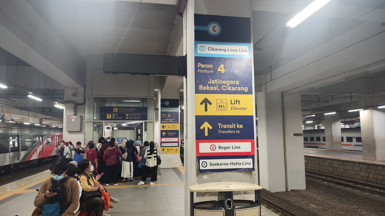 マンガライ駅 乗り換え案内 1