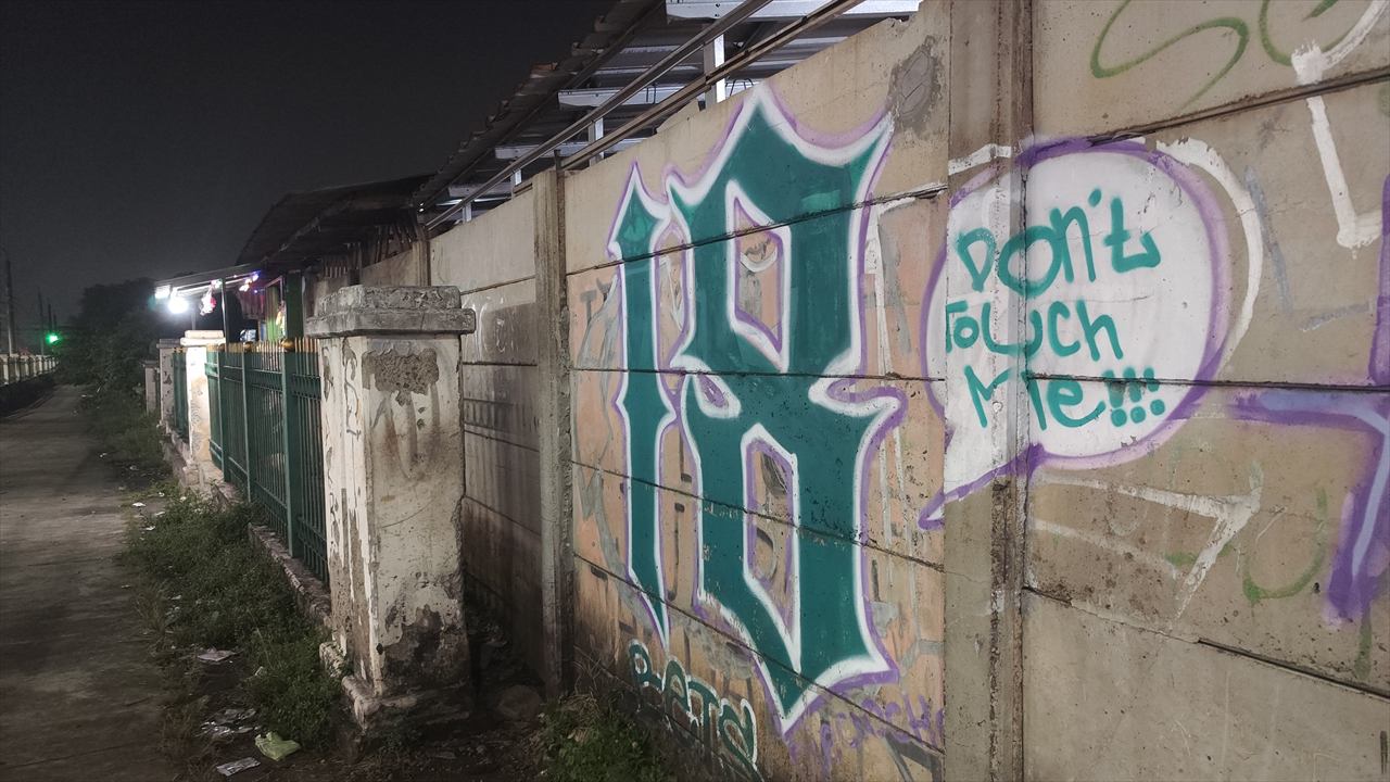 チビトゥン駅 18 細い道 2