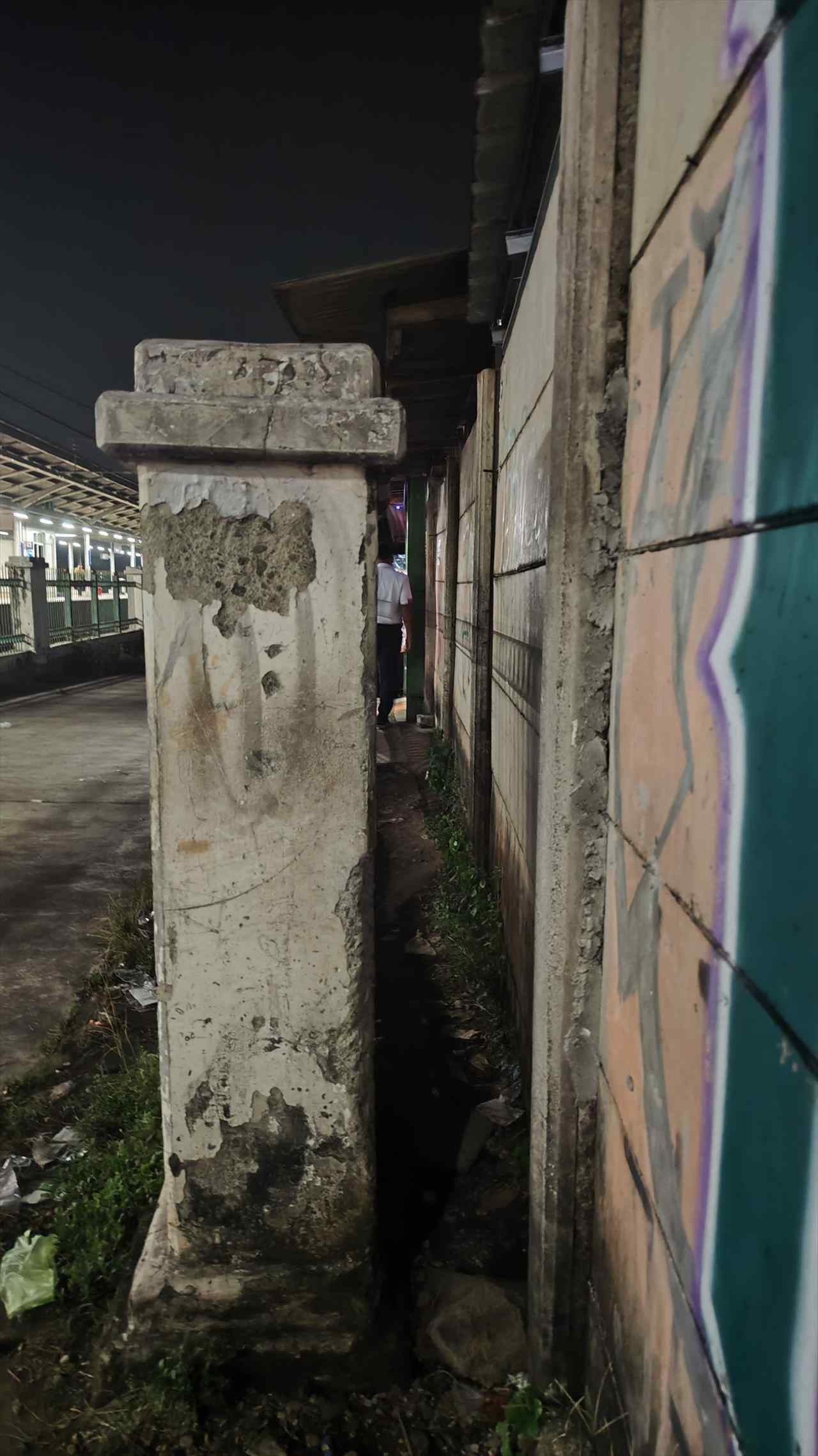 チビトゥン駅 18 細い道 3