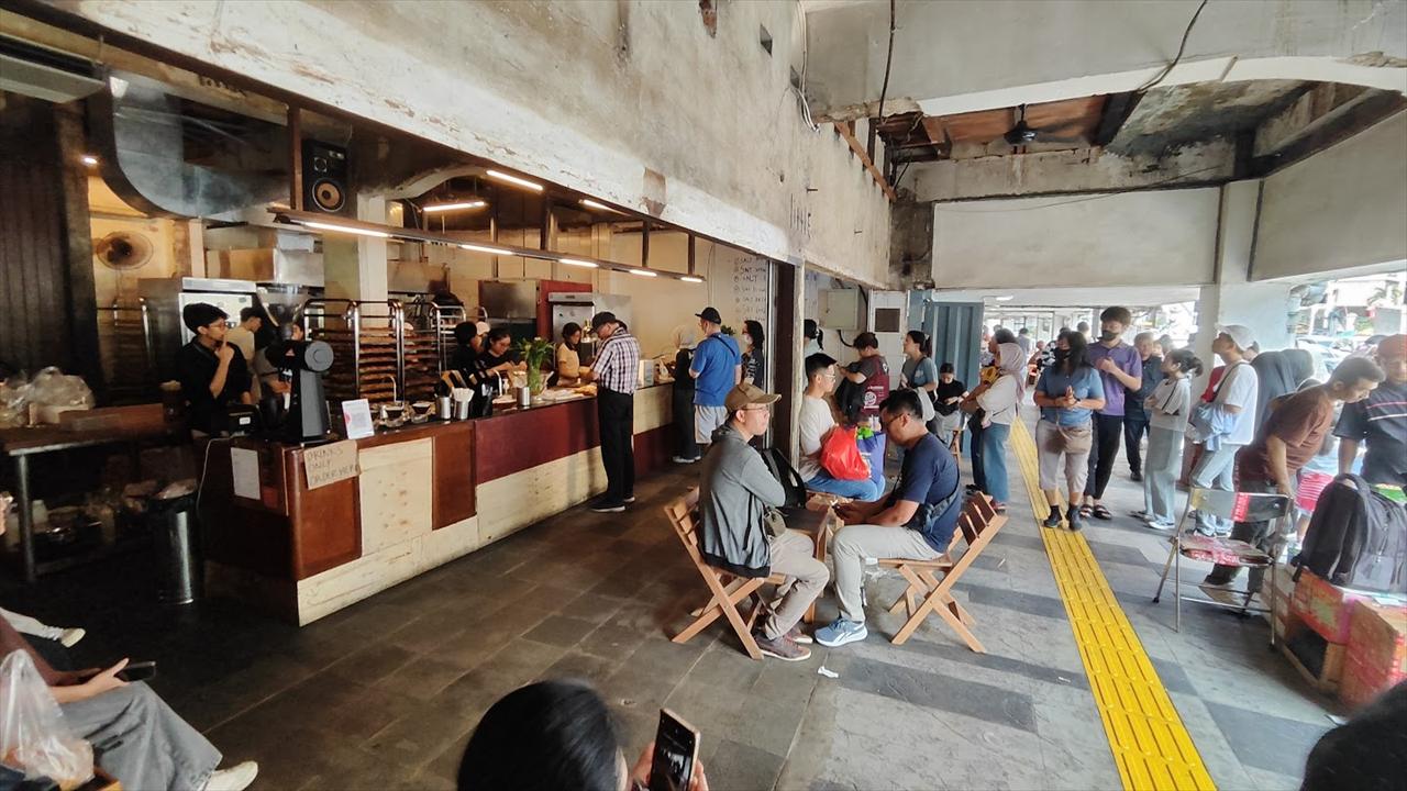 Little Salt Bread Glodok 行列