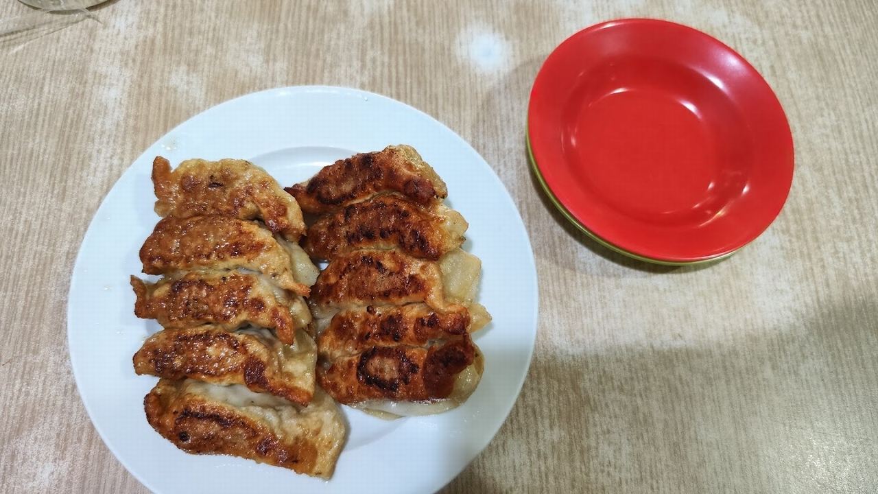 山東餃子 (Santong Kuotieh 68) 焼き餃子（片面）