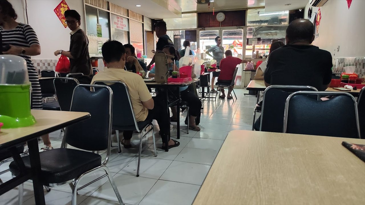 山東餃子 (Santong Kuotieh 68) 焼き餃子（店内）