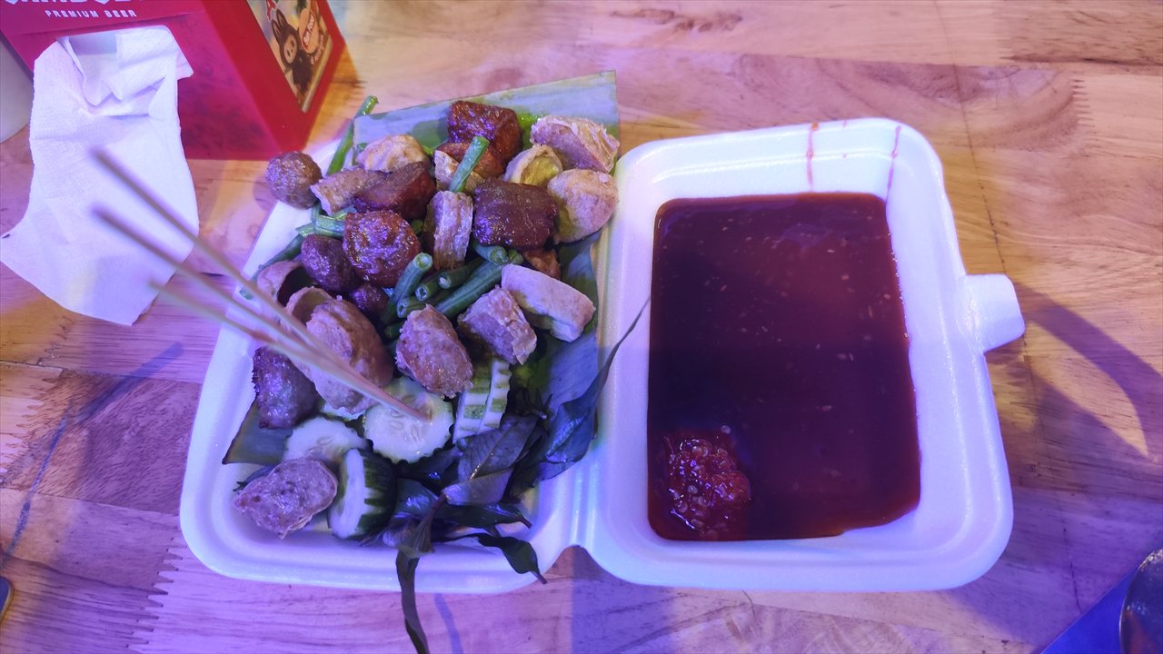 プノンペン・リバーサイド・ガールズバー バー娘のチョイスについて 小腹が減れば