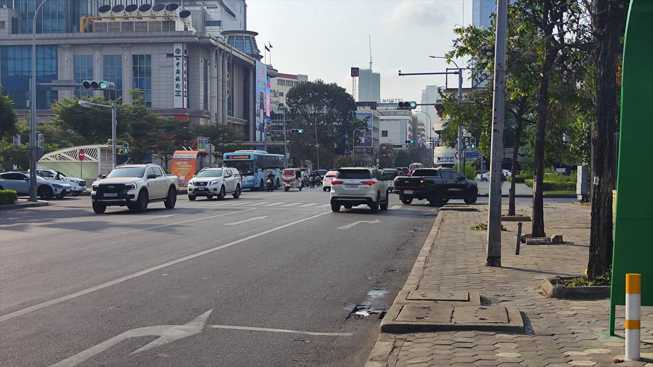 カナディア・パークバス停と保健科学大学バス停の距離感