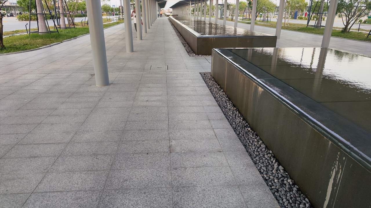 テチョ国際空港のバス停へ(4)