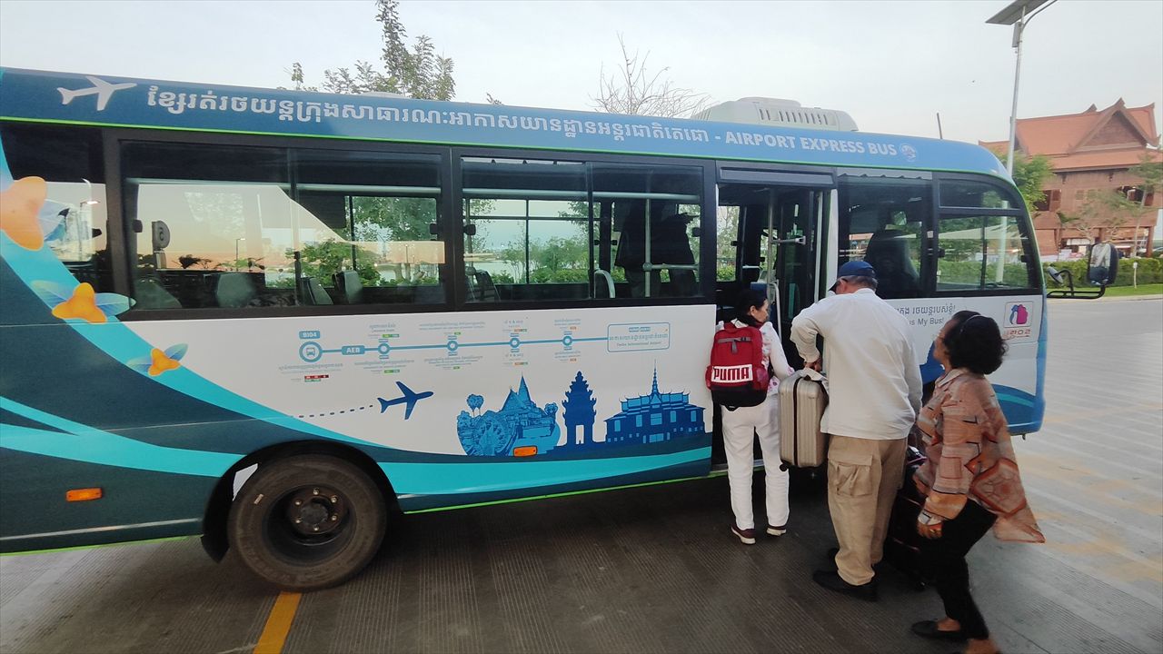 テチョ国際空港のバス