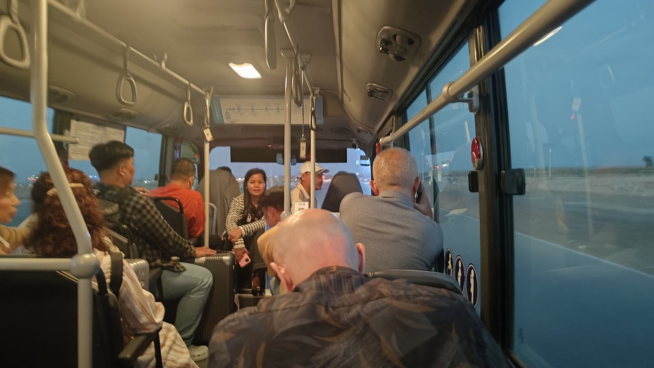 テチョ国際空港のバス 車内