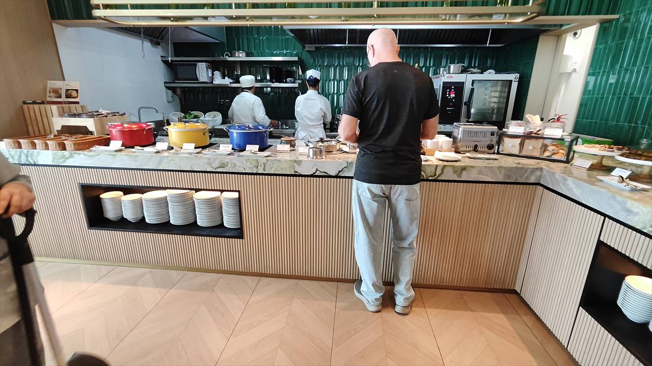 プノンペンの空港 プライオリティパス ラウンジ（食事コーナー）