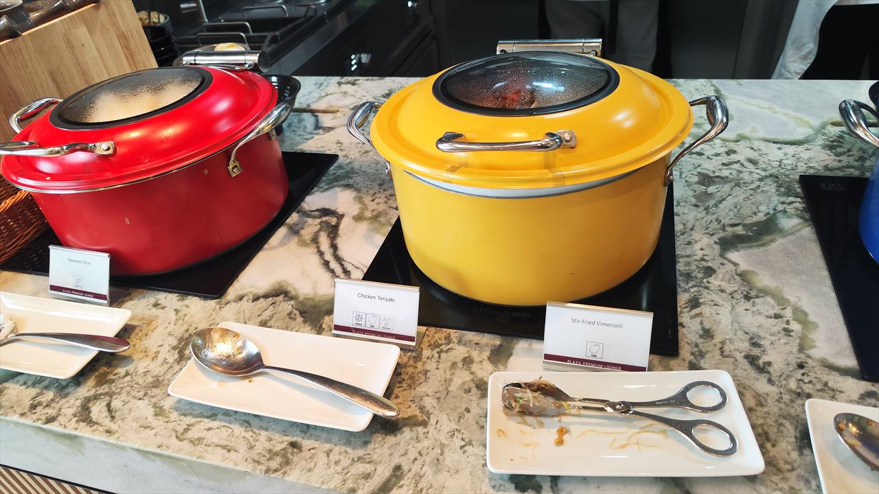 プノンペンの空港 プライオリティパス ラウンジ（食事２）