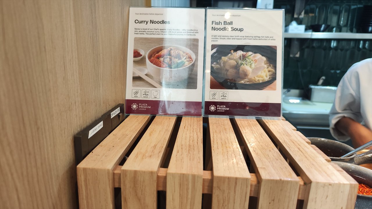 プノンペンの空港 プライオリティパス ラウンジ（ヌードルオーダー）