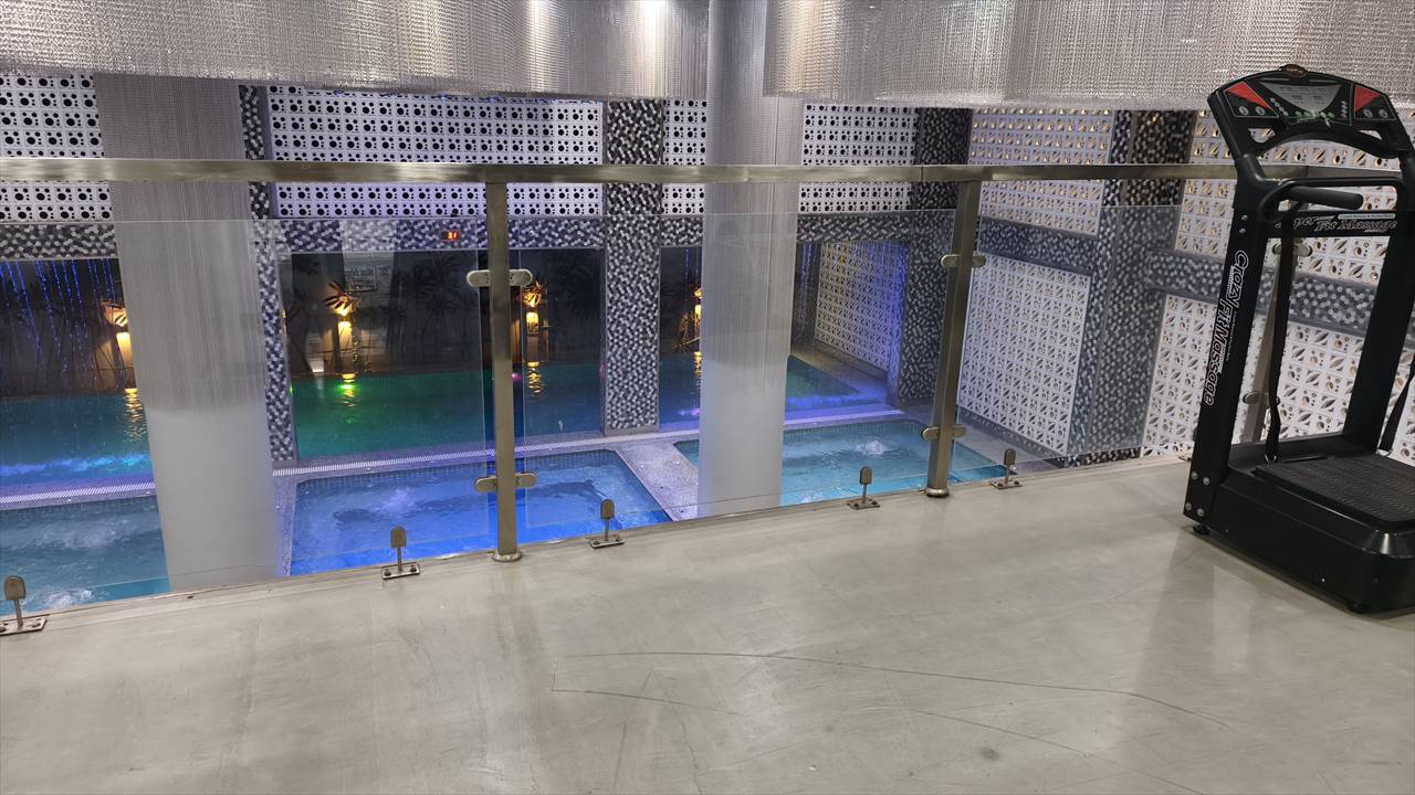 One Park Massage Steam Sauna Spa (２階から１階)