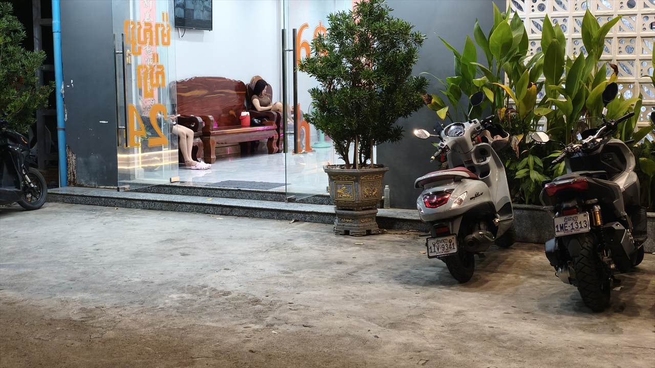 One Park Massage Steam Sauna Spa (入口付近にいたマッサージ嬢)