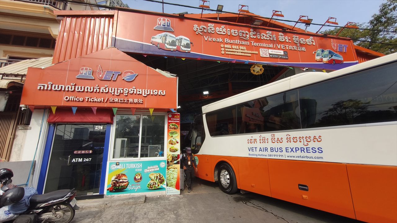VET AIR BUS (バス停外観)