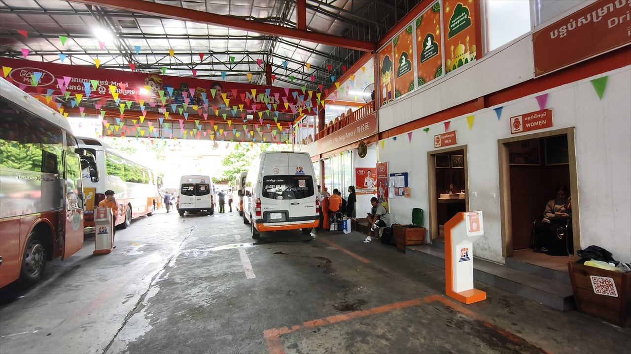 VET AIR BUS (バス停内)