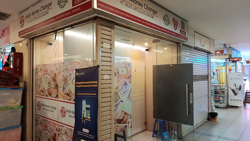ジャカルタの両替所（MAM Money Changer）店舗外観