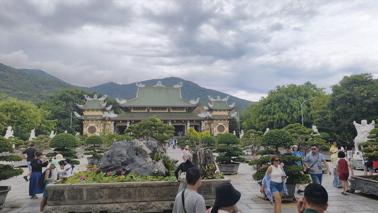 ダナン旅 リンウン寺1