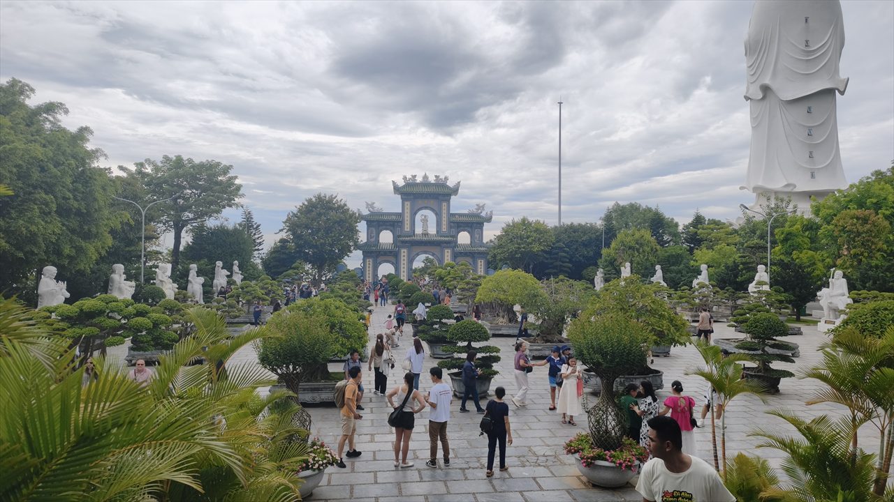ダナン旅 リンウン寺2