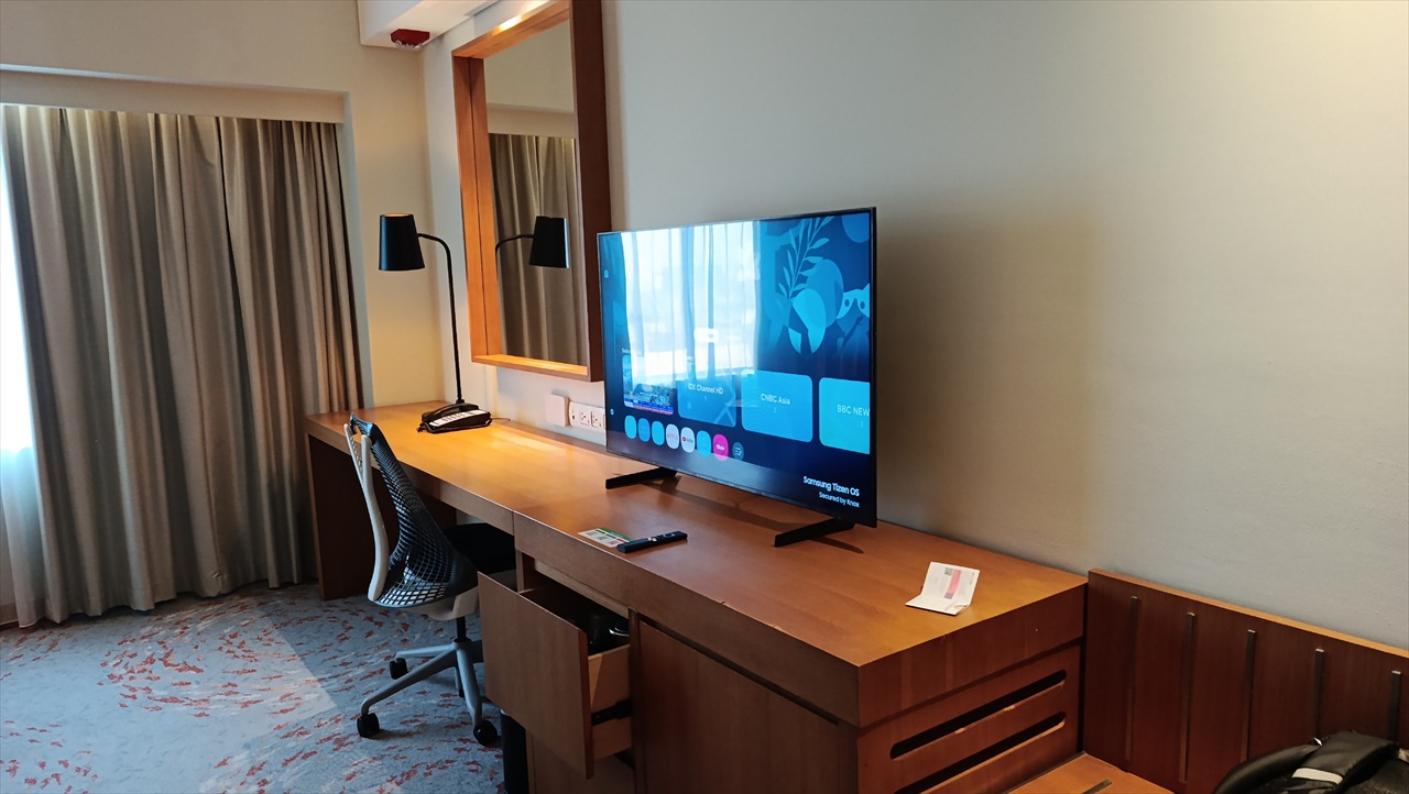 Holiday Inn & Suites Jakarta Gajah Mada By IHG (デスク)