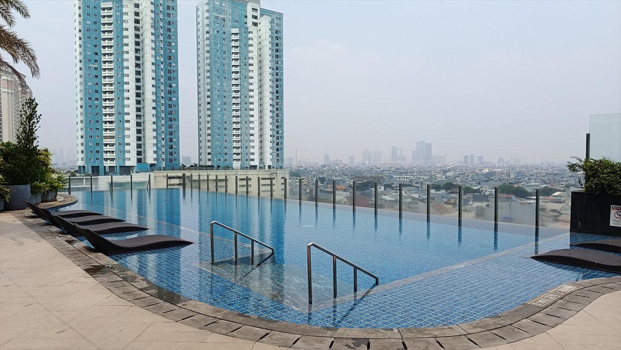 Holiday Inn & Suites Jakarta Gajah Mada By IHG (プール１)